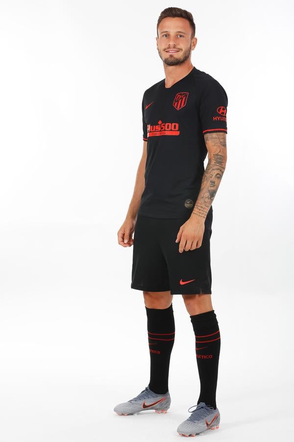 El Atlético retoma el negro en su segunda equipación