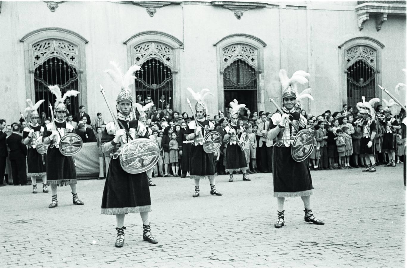 Imágenes de la Macarena en blanco y negro