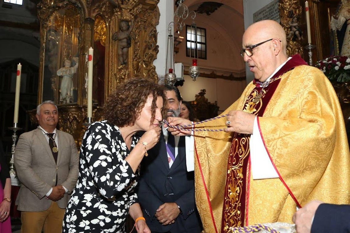 Fotos: El Nazareno impone las medallas de hermanos natos a los nuevos miembros de la corporación municipal de Cádiz