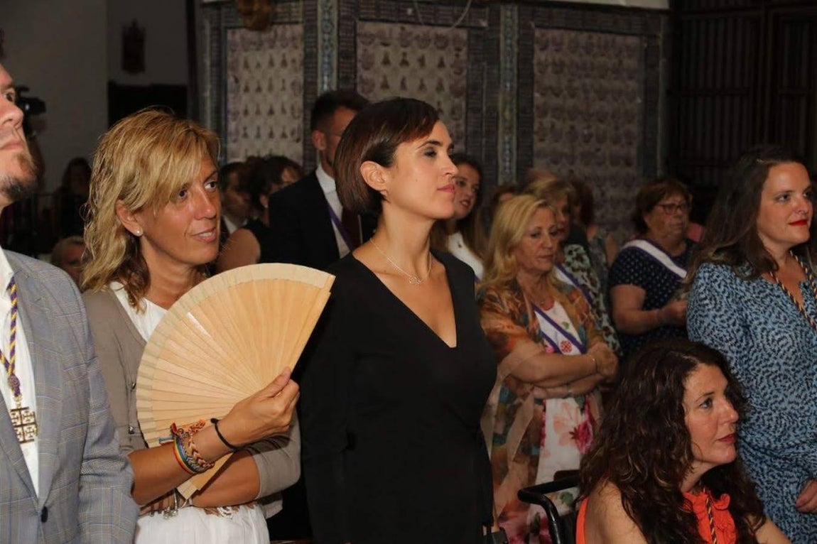 Fotos: El Nazareno impone las medallas de hermanos natos a los nuevos miembros de la corporación municipal de Cádiz