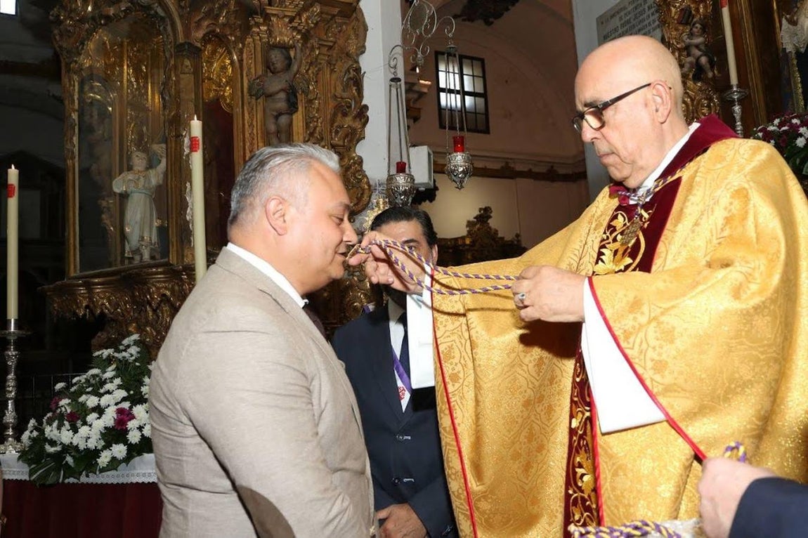 Fotos: El Nazareno impone las medallas de hermanos natos a los nuevos miembros de la corporación municipal de Cádiz