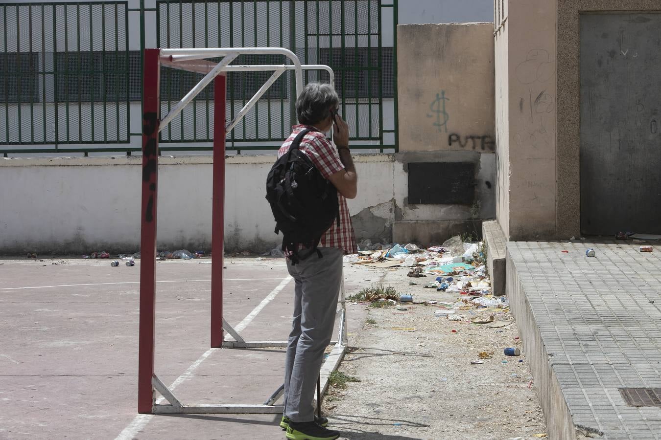 Un día en el barrio cordobés de Las Moreras, en imágenes