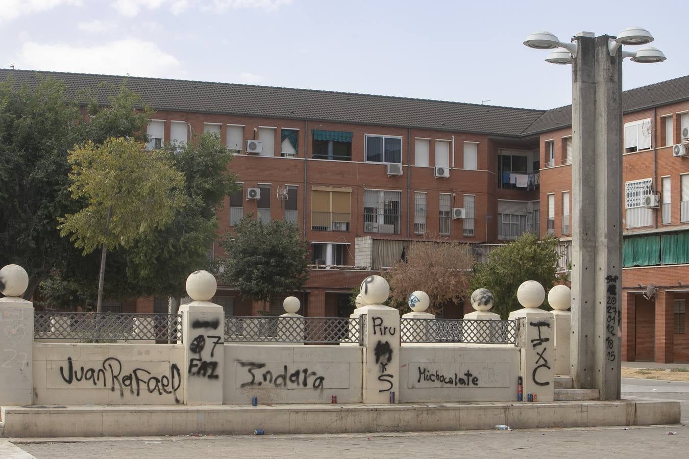 Un día en el barrio cordobés de Las Moreras, en imágenes