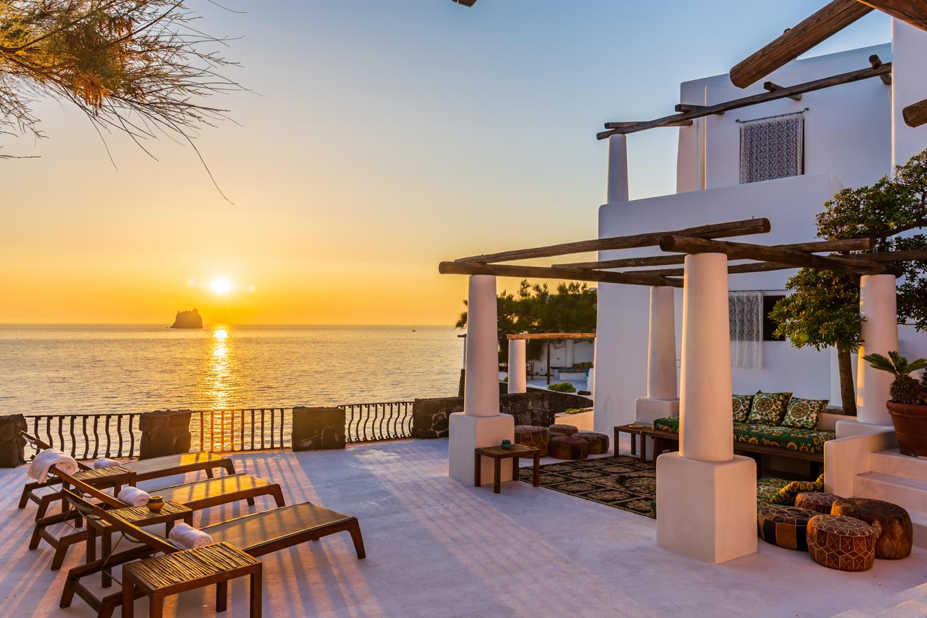 La villa de lujo en Stromboli que Dolce y Gabbana han puesto a la venta, en imágenes