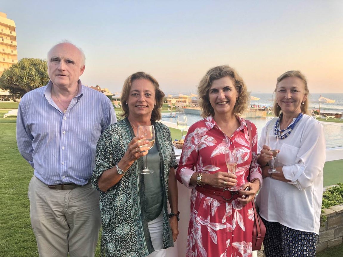 Fernando Mazzuchelli Urquijo, María Rivero Domecq, Almudena Domecq y María José Barón Rivero. 