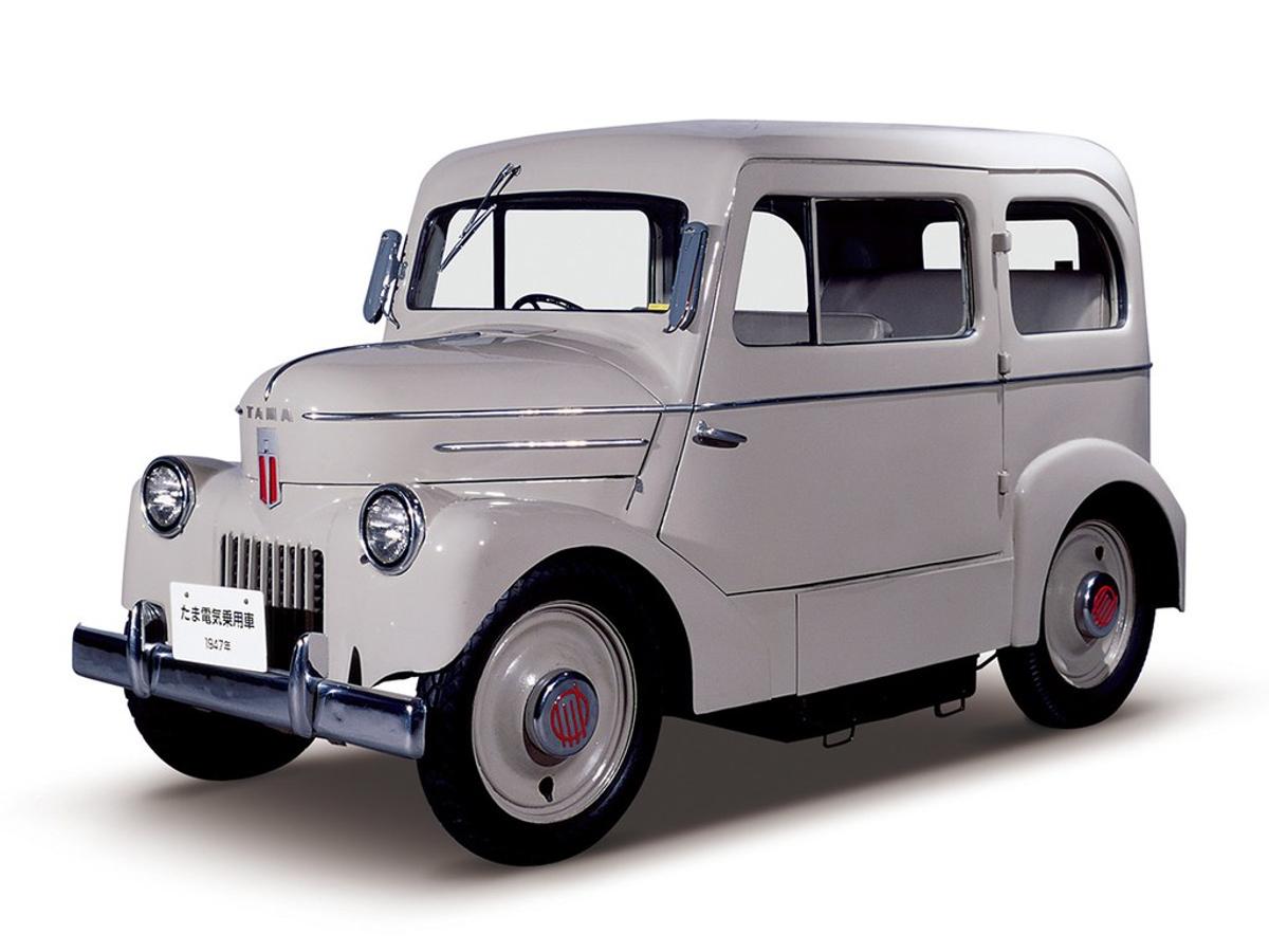 Furgoneta Nissan, 1950. Después de la II Guerra Mundial el Gobierno de Japón promovió la fabricación de coches eléctricos para combatir la escadez de combustible. Esta furgoneta diseñada por Nissan se utilizaba como taxi