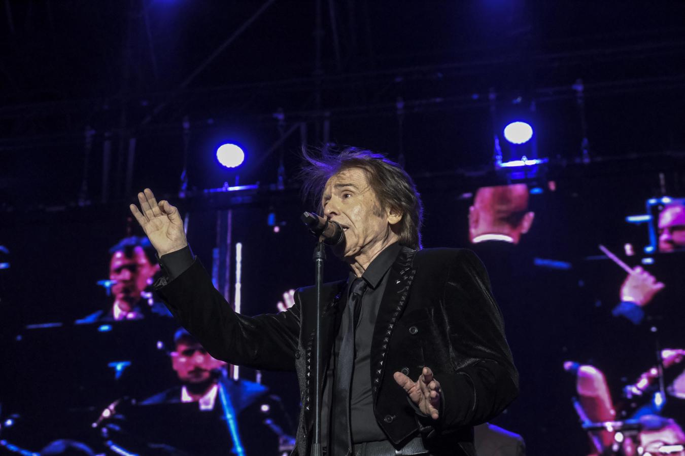 Fotos: Raphael se reinventa en un emotivo y vibrante concierto en Sancti Petri