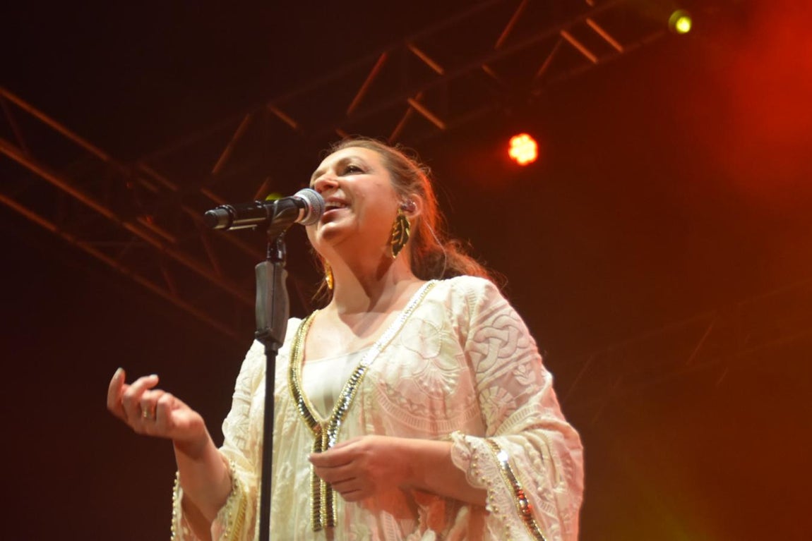 Fotos: Niña Pastori presenta en San Fernando &#039;Bajo tus alas&#039;