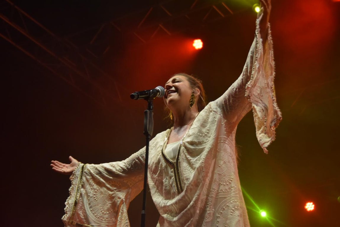 Fotos: Niña Pastori presenta en San Fernando &#039;Bajo tus alas&#039;