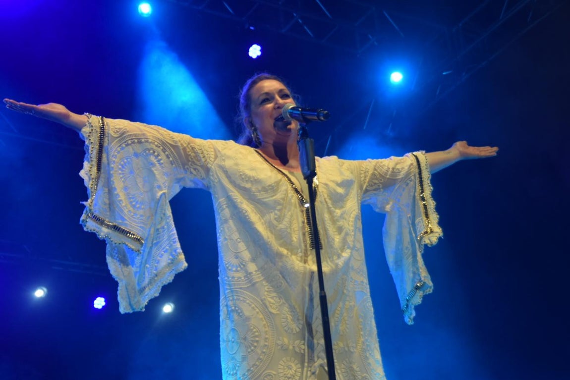 Fotos: Niña Pastori presenta en San Fernando &#039;Bajo tus alas&#039;