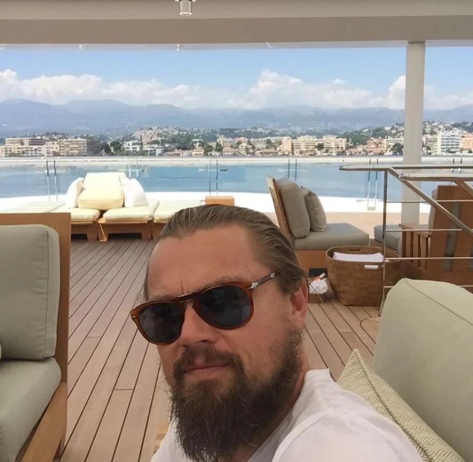 Leonardo DiCaprio también ha disfrutado de una jornada a bordo del 'Rising Sun' y así lo compartió el propio David Geffen en sus redes.