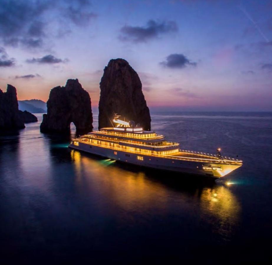 Actualmente, se estima que el precio de la embarcación ronda los 400 millones de dólares y está considerado como el sexto yate más grande del mundo.