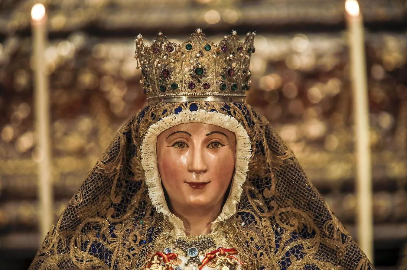 Galería del besamanos de la Virgen de los Reyes