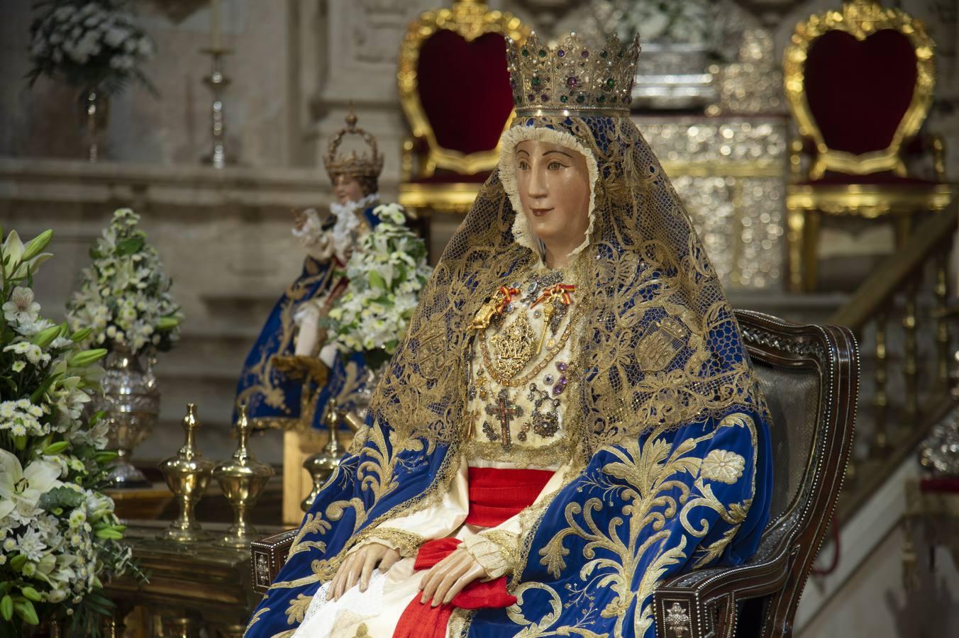 Los detalles del primer besamanos de la Virgen de los Reyes