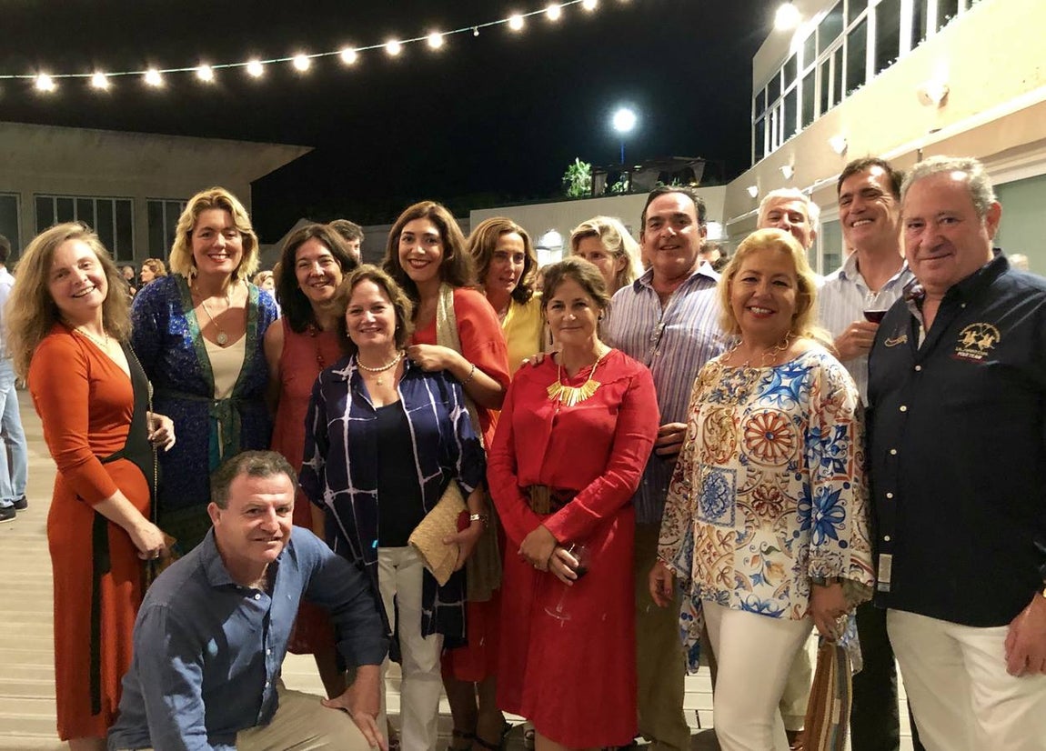 Macarena Sendín, Aurora Moren, Yaika Álvarez, Amparo Guajardo-Fajardo, Inés Martínez Angelina, Piluca Abascal, Beatriz Botija, Lola Ybarra, Pedro Caracuel, Raquel Lacañina, Tomas Botín, Juan Cebolla, Paco Lozano y Filomeno Martinez Asper.