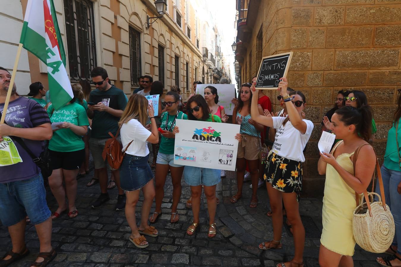 FOTOS: manifestación a favor de la educación pública en Cádiz