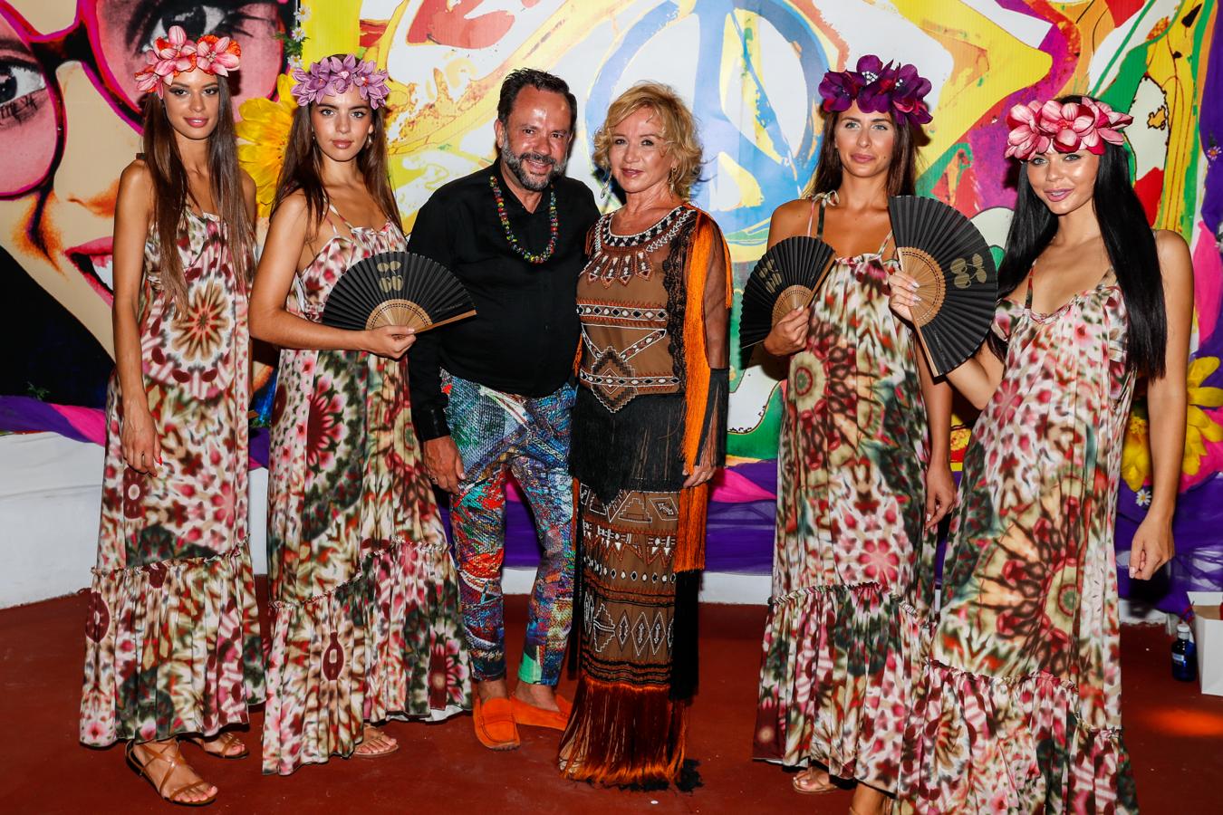 La fiesta «Flower Power» de los famosos en Ibiza, en imágenes