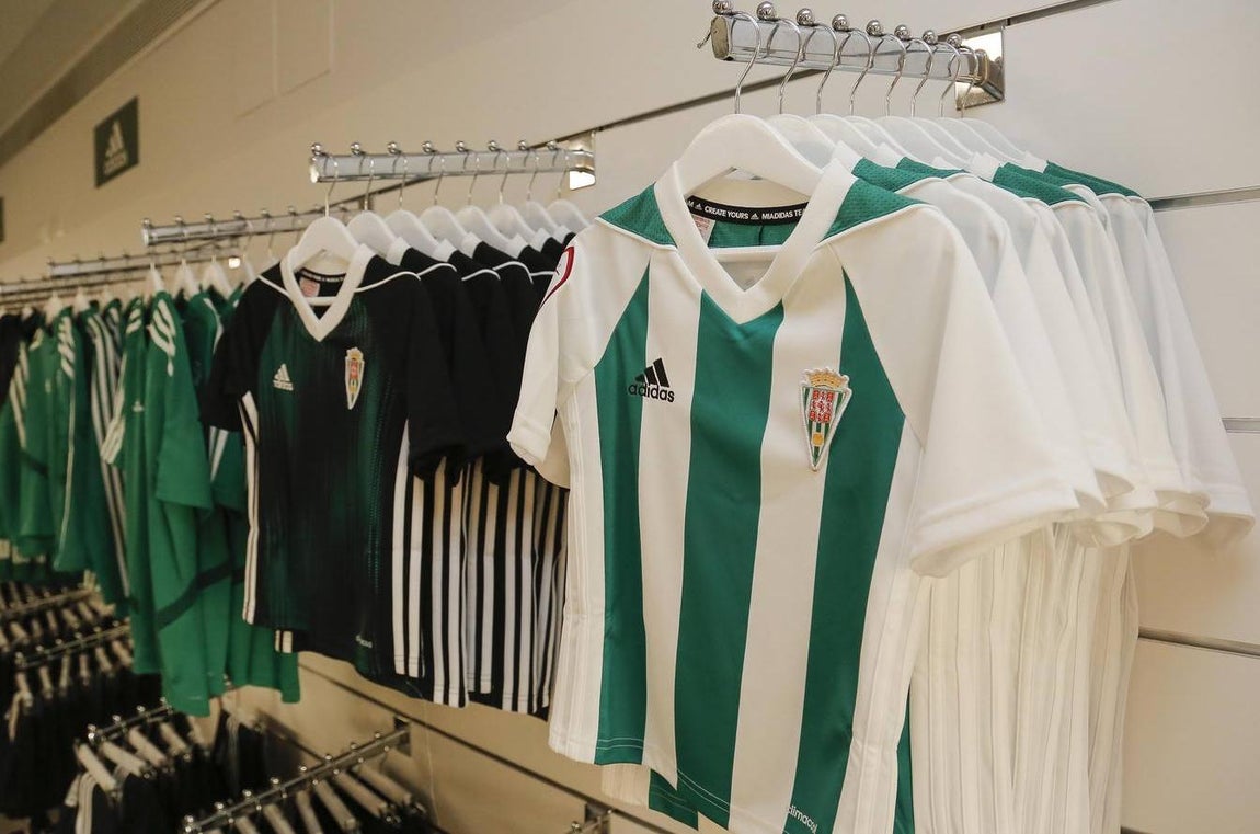 Así es la nueva equipación del Córdoba CF, en imágenes