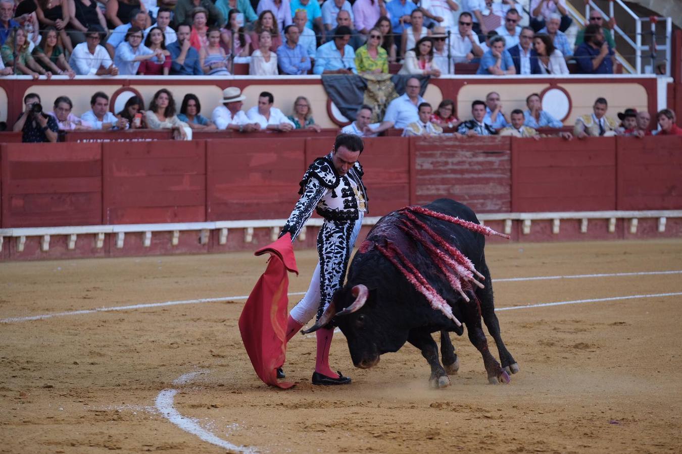 Enrique Ponce reaparece en El Puerto