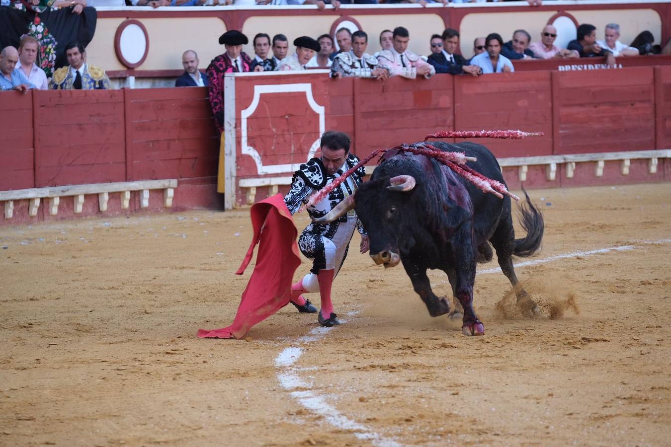 Enrique Ponce reaparece en El Puerto