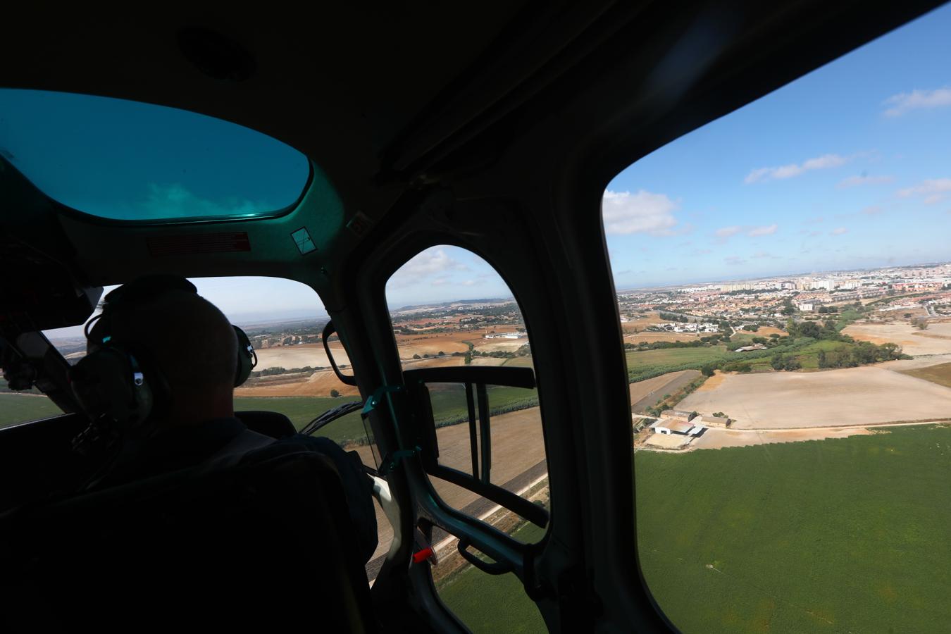 Fotos: Así vigila el helicóptero de la DGT las carreteras de Cádiz