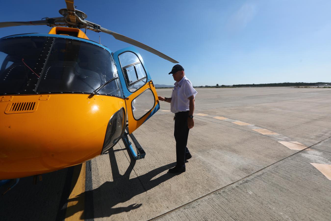 Fotos: Así vigila el helicóptero de la DGT las carreteras de Cádiz