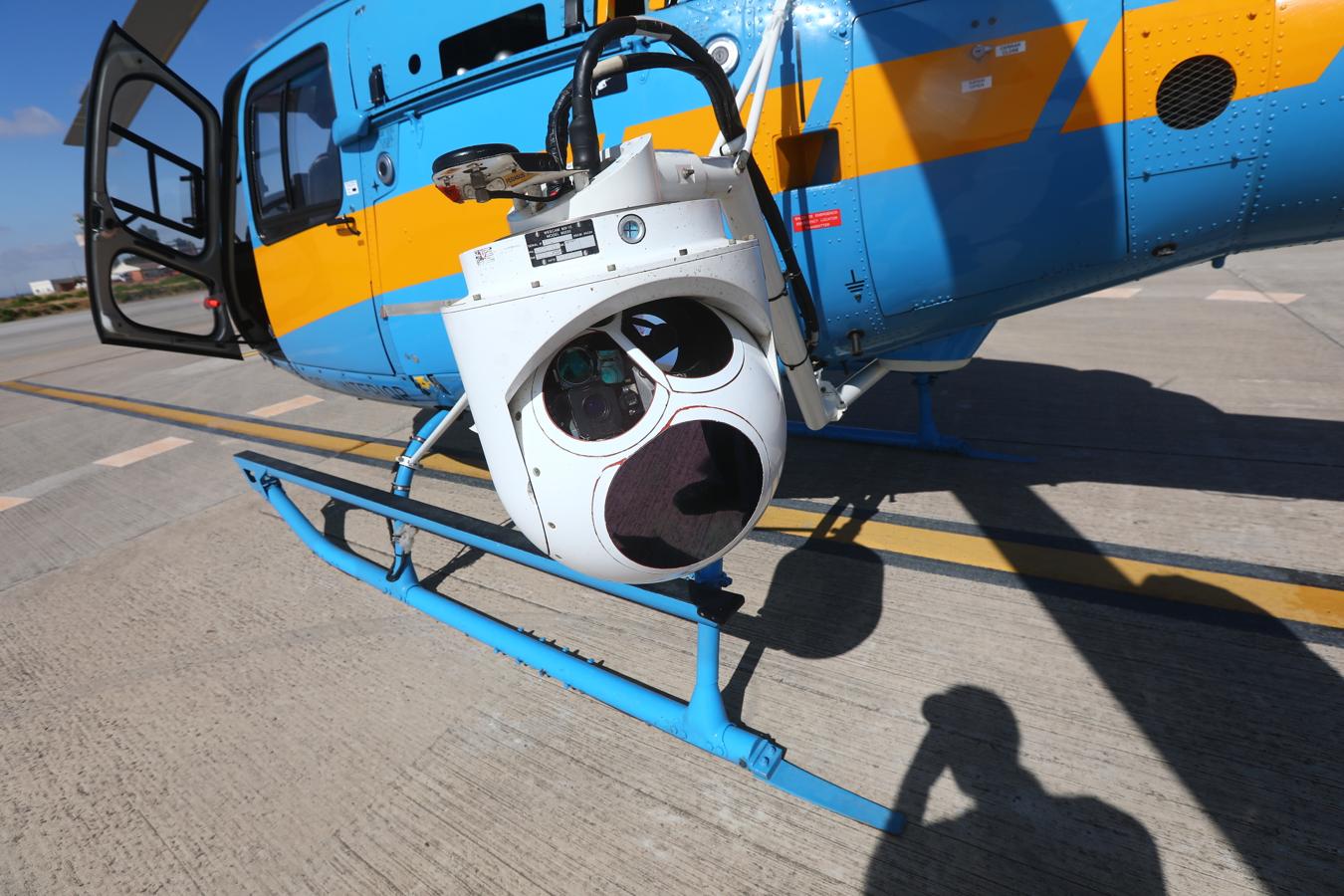 Fotos: Así vigila el helicóptero de la DGT las carreteras de Cádiz