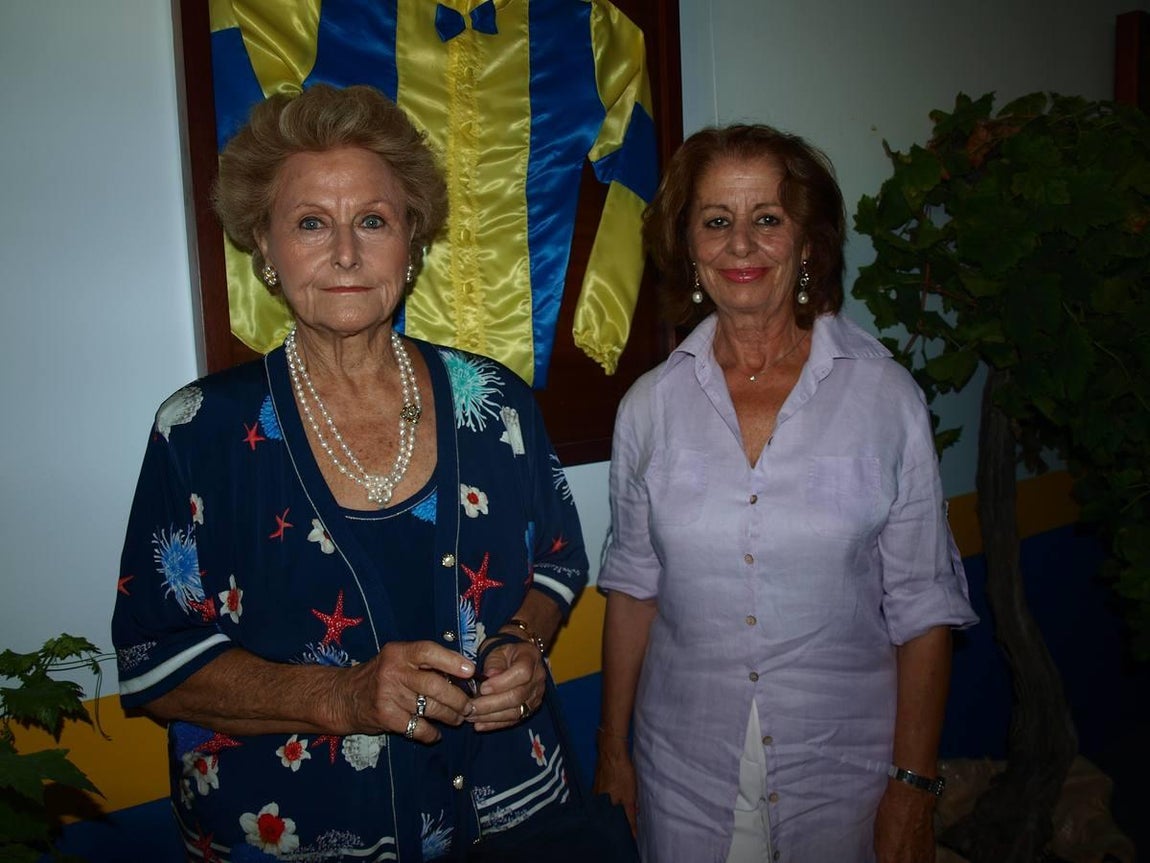 La nueva embajadora de las Carreras Beatriz de Orleans y Borbón junto a María José Burgos. 