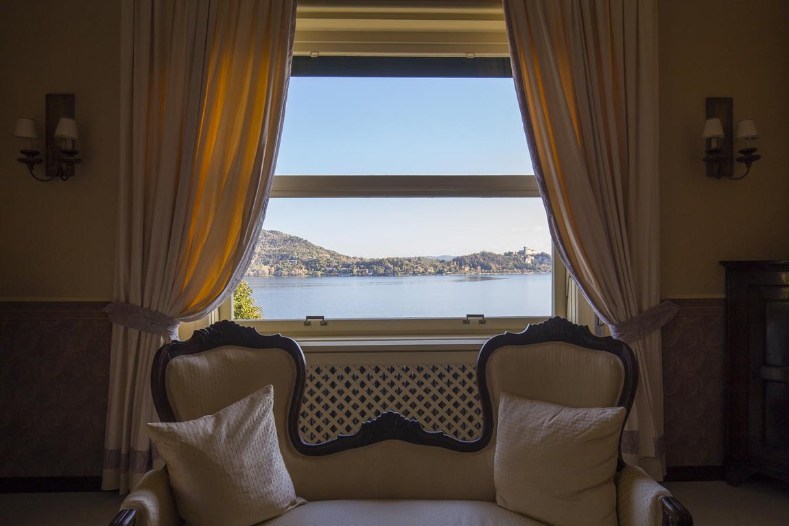 Villa Mondadori. El mobiliario, conservado durante siglos por la familia, es clásico, elegante, magestuoso y sofisticado