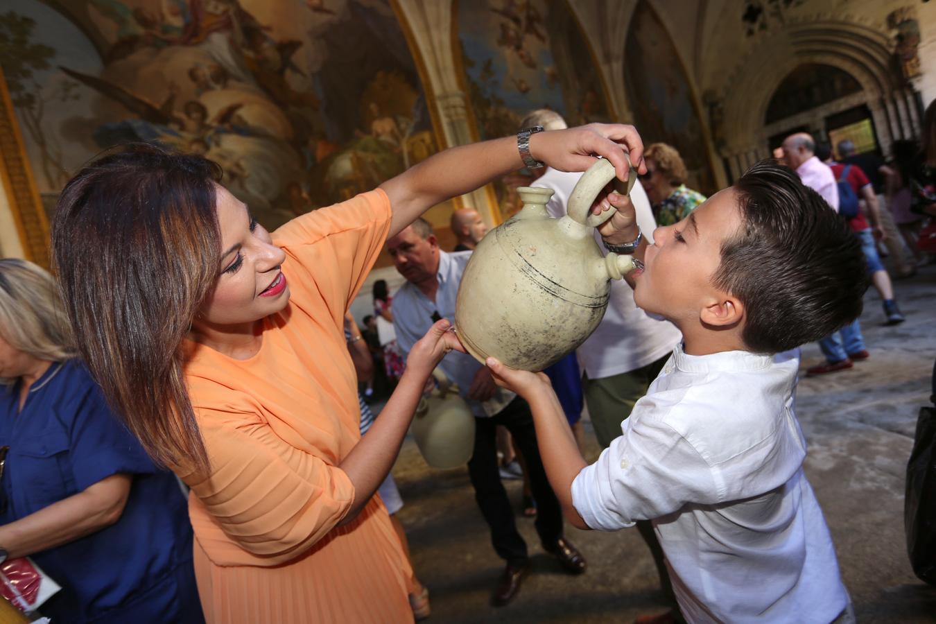 La tradición de los botijos de la Virgen en imágenes