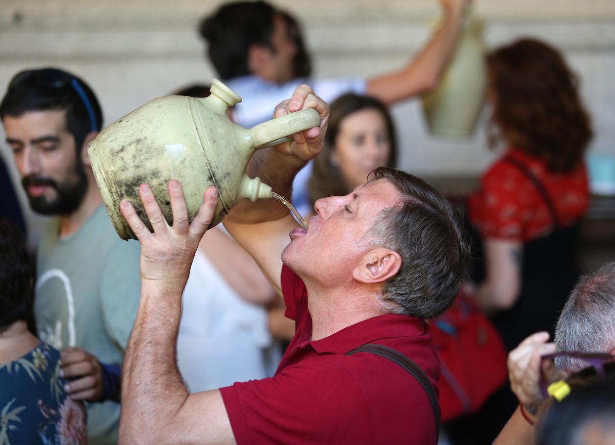 La tradición de los botijos de la Virgen en imágenes