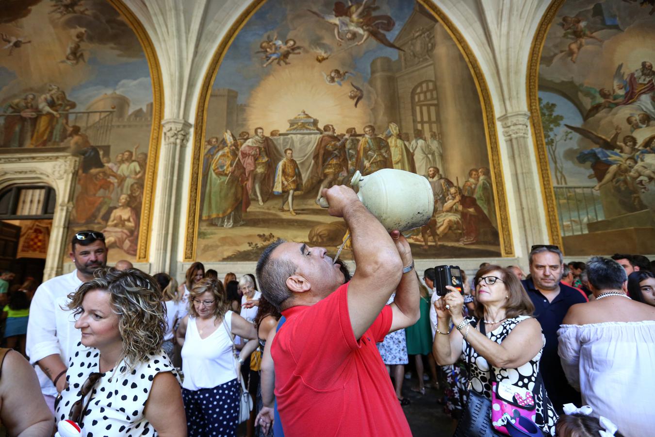 La tradición de los botijos de la Virgen en imágenes