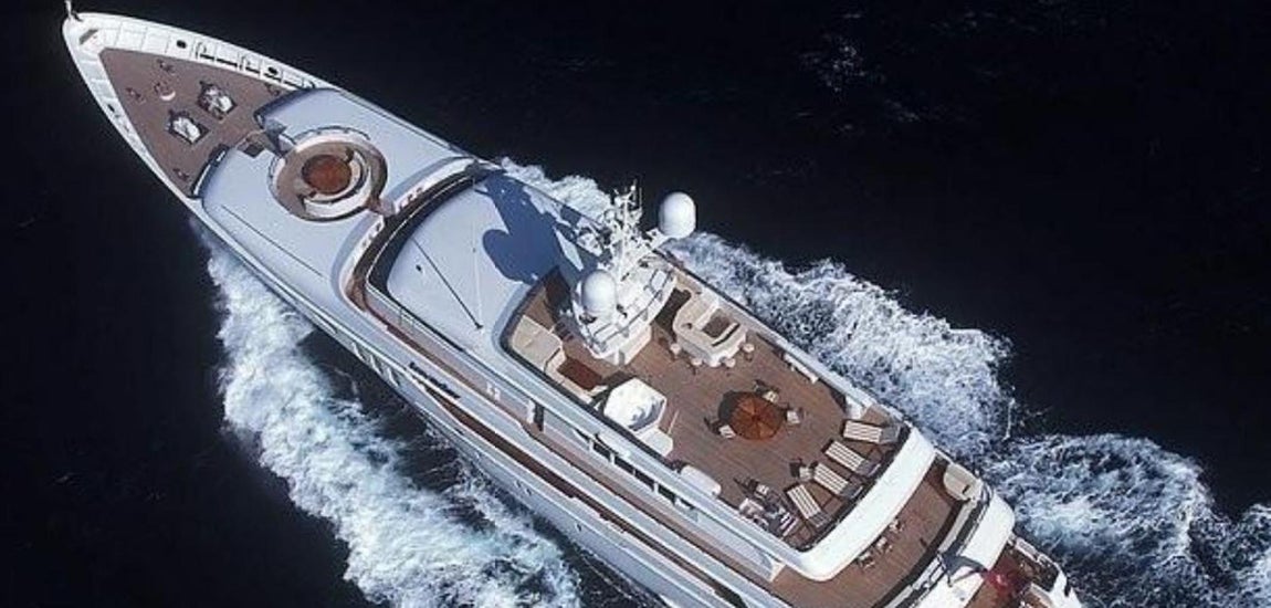 Codecasa. Giovanni Battista Codecasa construyó en 1825, es una de las empresas de construcción de barcos más antiguas del mundo. Sus primeros años de vida se dedicaron a la construcción de veleros y sobreviven como astillero de referencia de yates de lujo