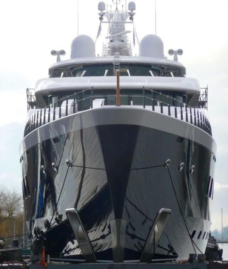 Feadship. Su pasión por el universo náutico y la navegación se sublima con la búsqueda del confort, la elegancia y la experiencia. Están especializados en construir navíos de recreo de lujo de grandes dimensiones, amasan proyectos de barcos de entre 70 y 110 metros de eslora