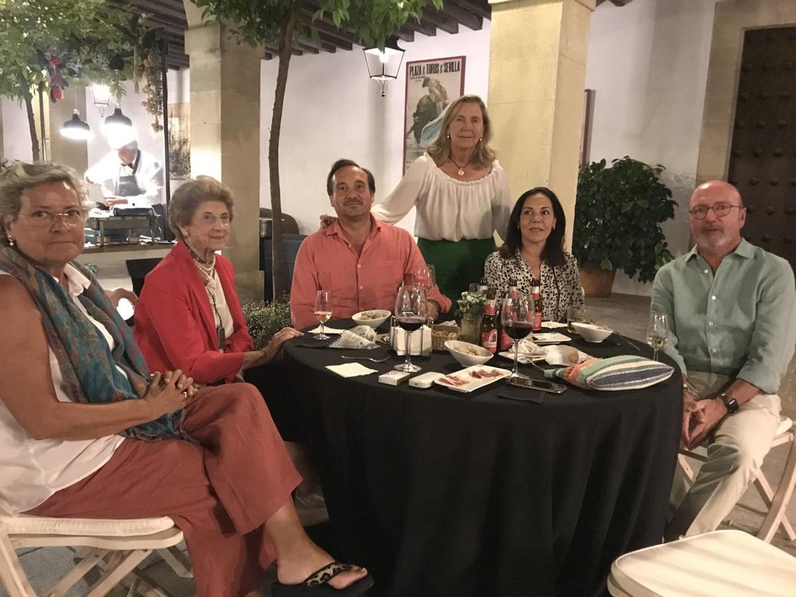 Almudena Billota, María Osborne, Juan Pablo Jiménez, Silvia Osborne, Arancha Manrique y Humberto Ybarra.. 