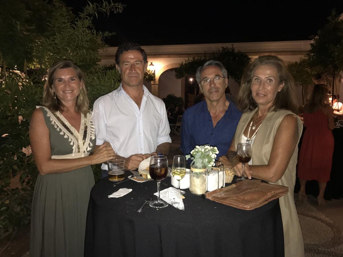 Conchita velazquez-Gaztelu, Leandro Martín, Cesar Ruesgas y Elena Escario.. 