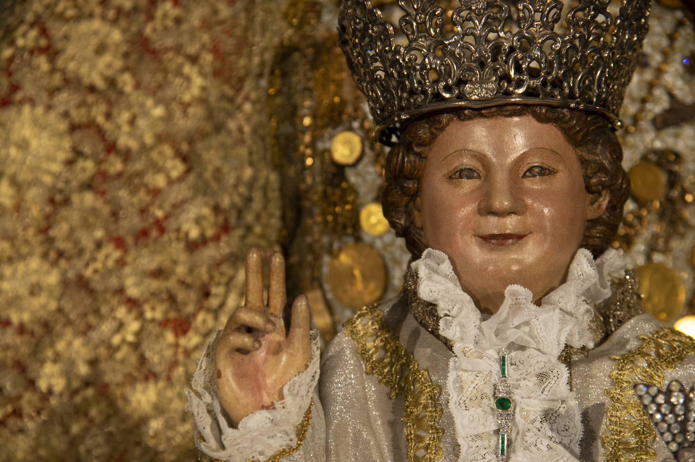 La Virgen de los Reyes en su camarín