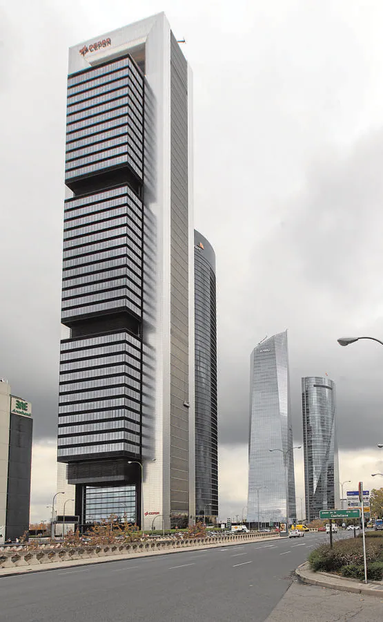Torre Cepsa: 490 millones de €. Superficie de más de 109.000 metros cuadrados de oficinas en el Paseo de la Castellana de Madrid