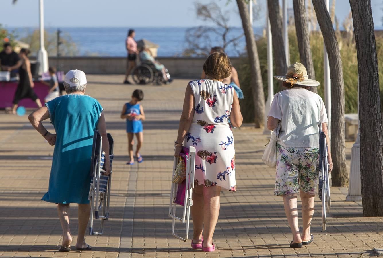 Fotogalería: Un placentero día de playa en Islantilla