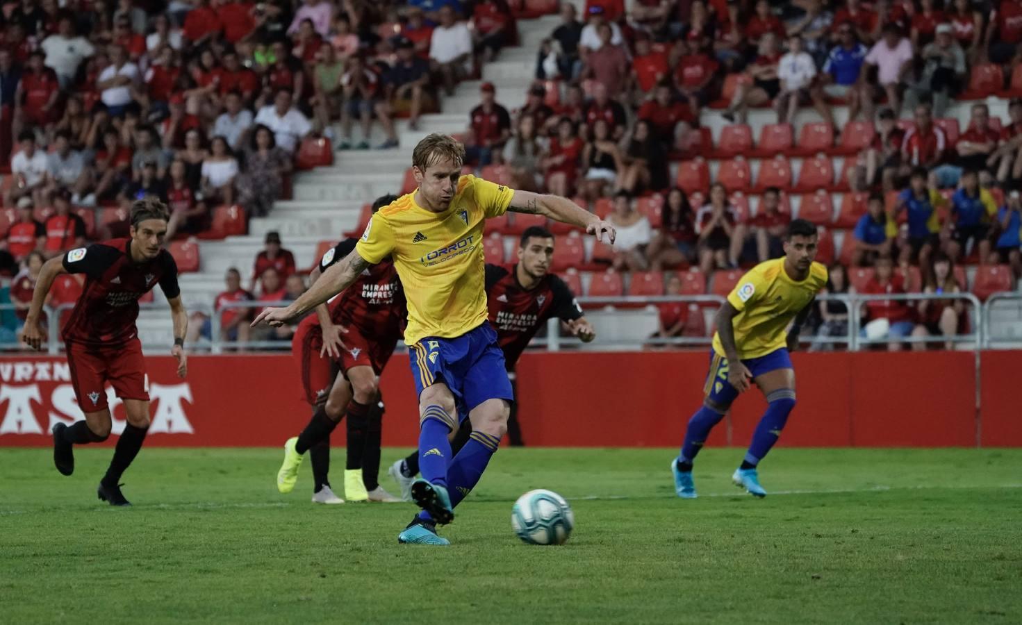 Las mejores imágenes del CD Mirandés-Cádiz CF