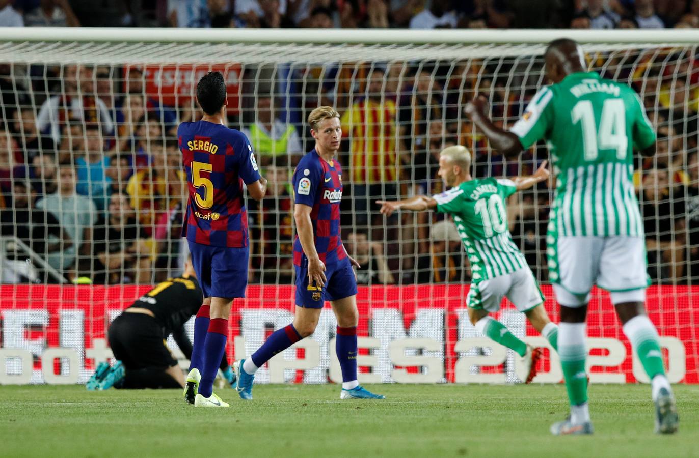 En imágenes, la derrota del Real Betis antes el FC Barcelona en el Camp Nou (5-2)