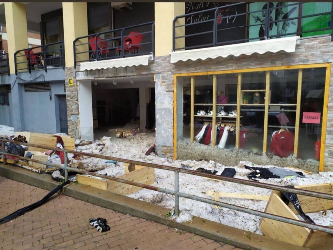 Varios desperfectos en locales de la Calle Real de Arganda. 