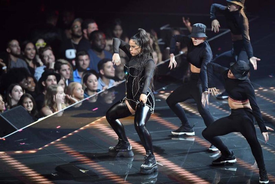 Así fue la actuación y alfombra roja de Rosalía en los MTV VMAs 2019