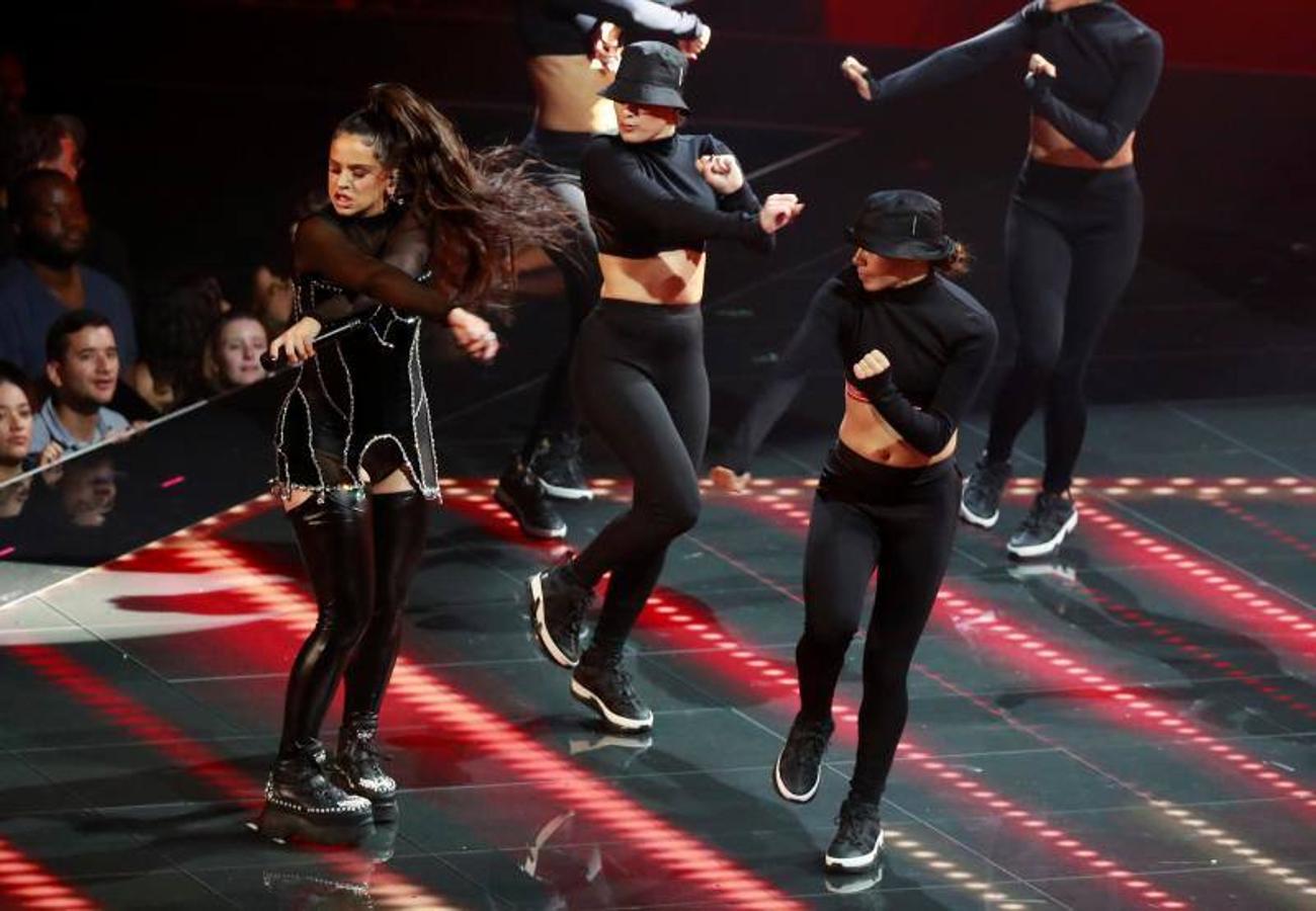 Así fue la actuación y alfombra roja de Rosalía en los MTV VMAs 2019