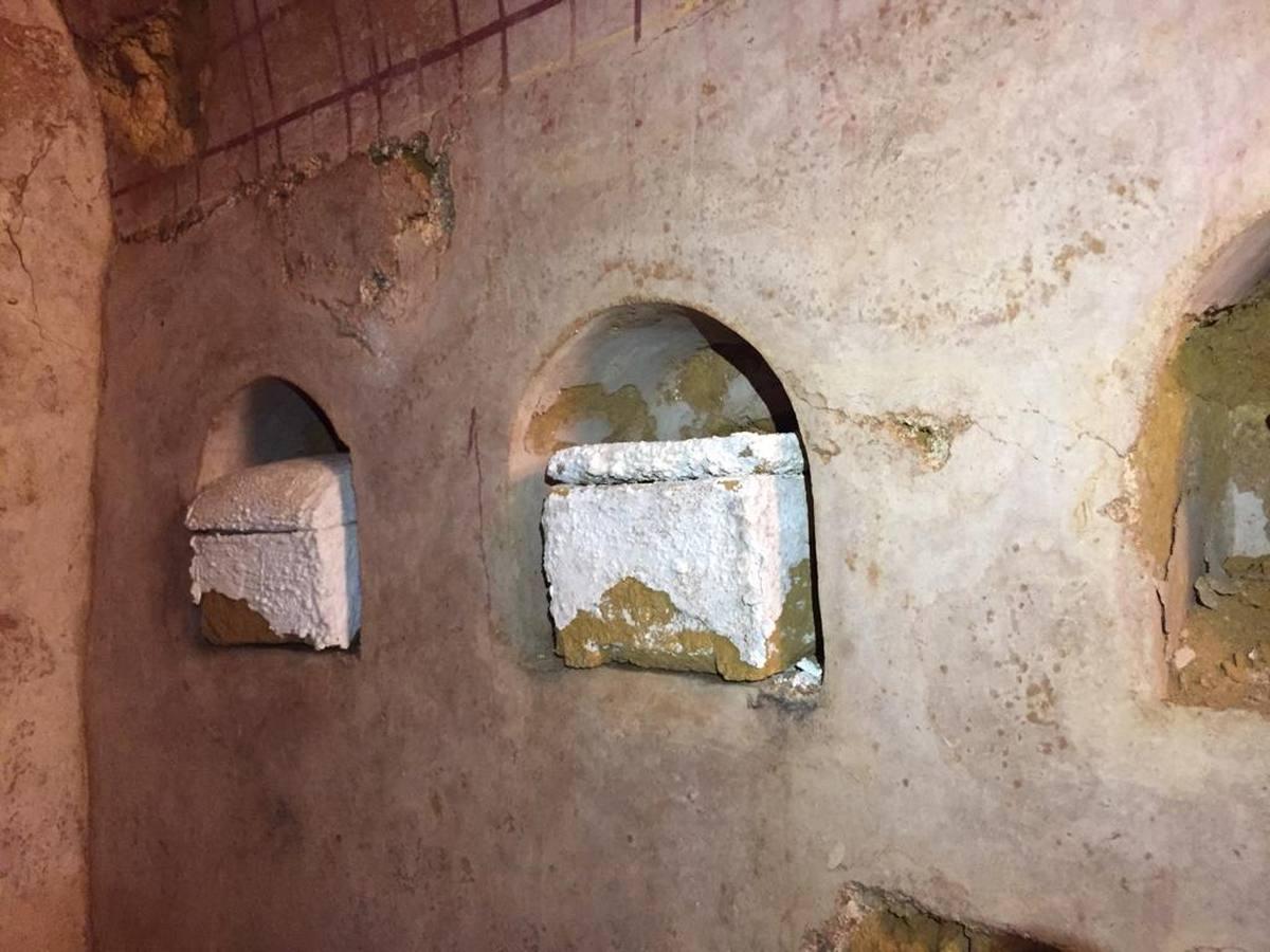 En imágenes: El mausoleo funerario hallado en una vivienda de Carmona