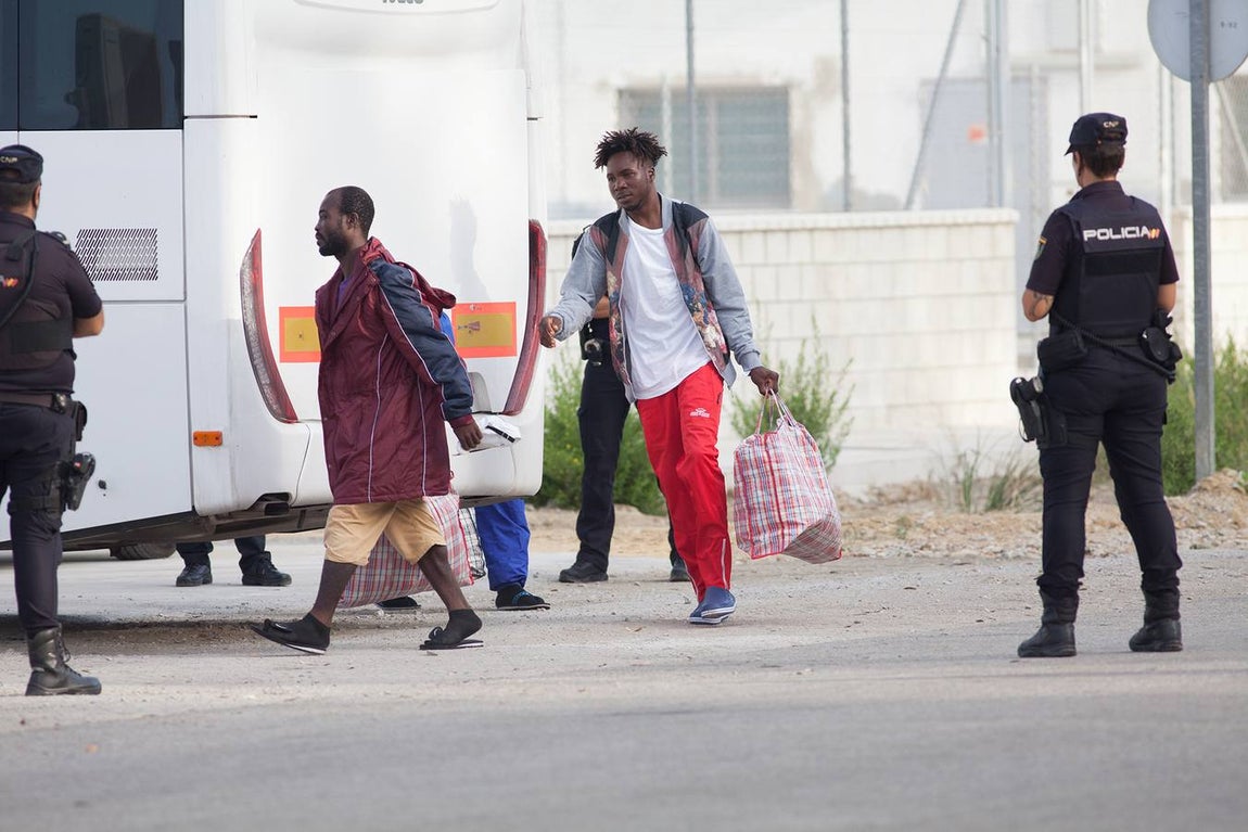 FOTOS: Desembarco de los migrantes del Open Arms en San Roque