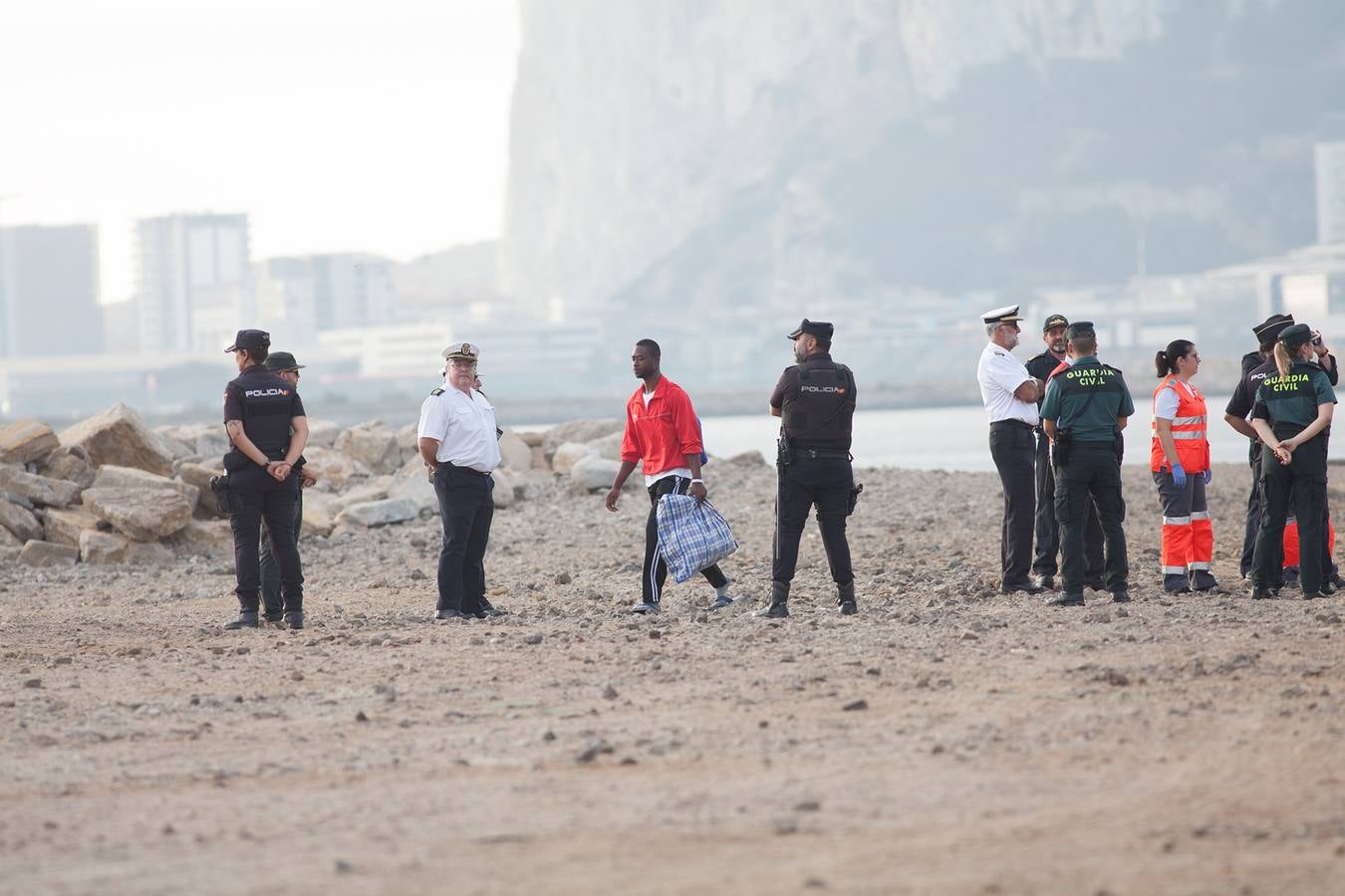 FOTOS: Desembarco de los migrantes del Open Arms en San Roque