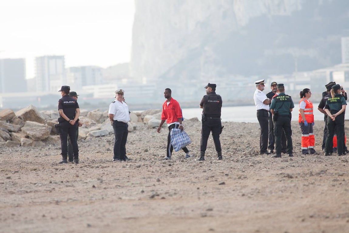 FOTOS: Desembarco de los migrantes del Open Arms en San Roque
