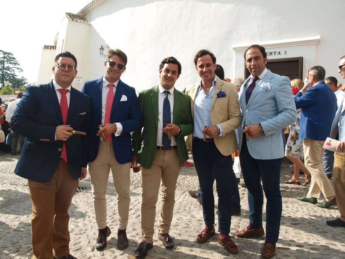 Francisco Javier Zullas, Francisco Beteta, Juan Luis Fernández, Ciriaco Rubio y Enrique Arribas, en las inmediaciones de la plaza