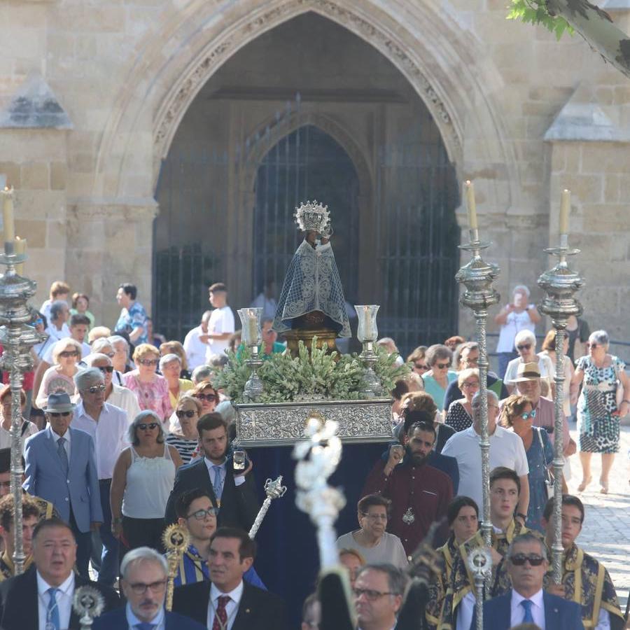 La visita de la Virgen de la Fuensanta a los templos de Córdoba, en imágenes